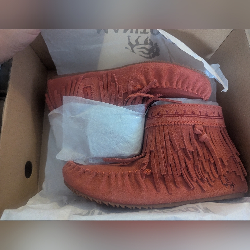 Fringed Moccasin Boots Manitobah Mukluks